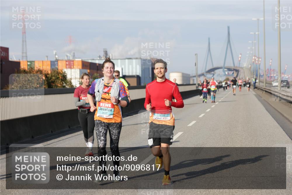 03.10.2025 - Köhlbrandbrückenlauf Jannik Wohlers http://msf.ph/oto/9096817 03.10.2025 10:17:24 Position 3 3637, 3639 meine-sportfotos.de