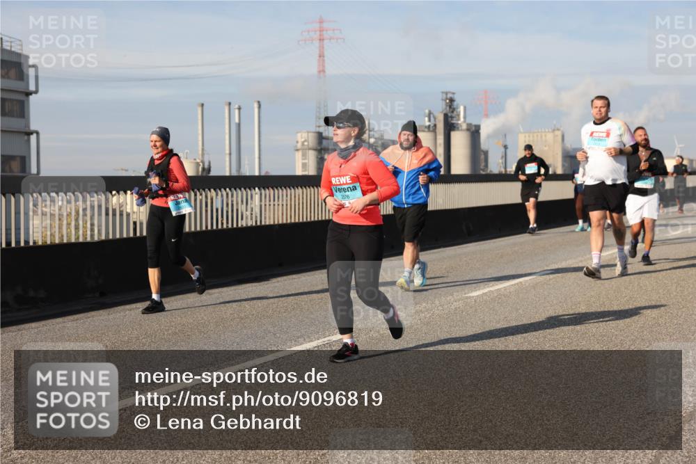 03.10.2025 - Köhlbrandbrückenlauf Lena Gebhardt http://msf.ph/oto/9096819 03.10.2025 10:10:06 Position 2 2576 meine-sportfotos.de