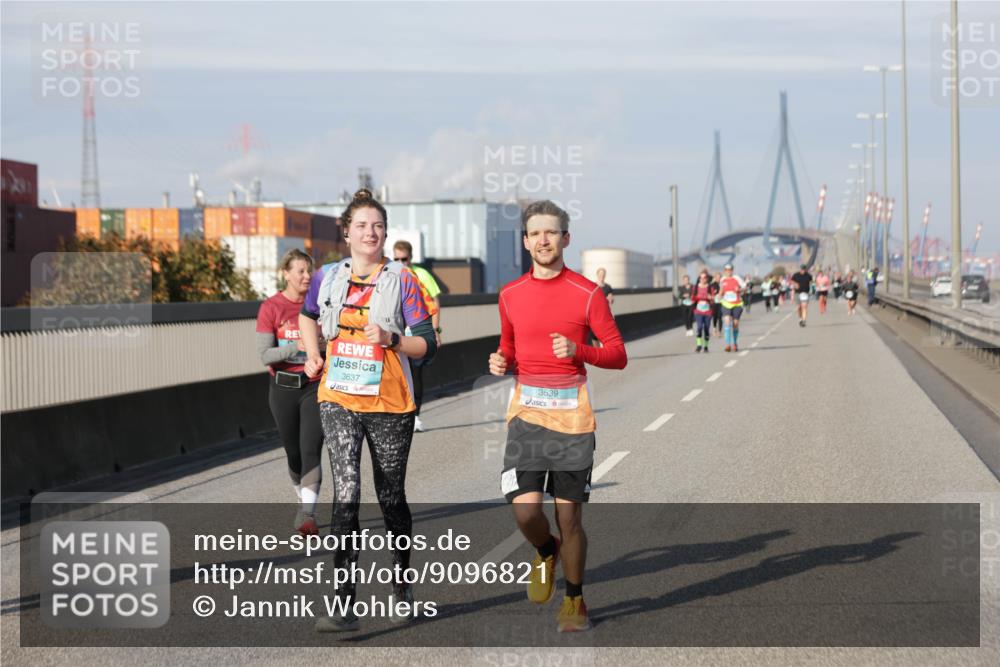 03.10.2025 - Köhlbrandbrückenlauf Jannik Wohlers http://msf.ph/oto/9096821 03.10.2025 10:17:24 Position 3 3637, 3639 meine-sportfotos.de