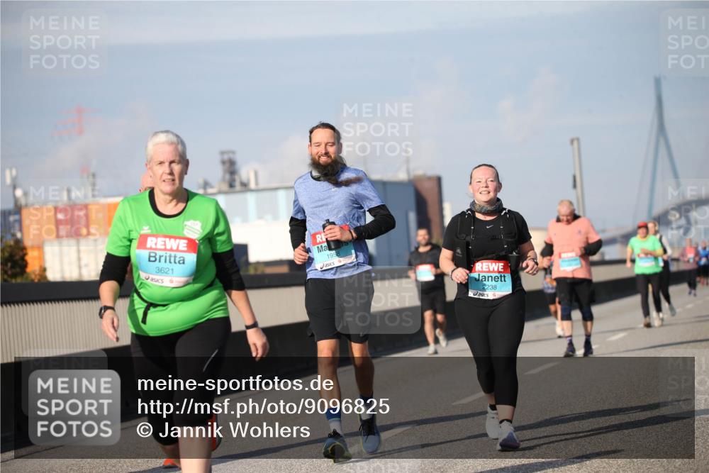 03.10.2025 - Köhlbrandbrückenlauf Jannik Wohlers http://msf.ph/oto/9096825 03.10.2025 10:15:14 Position 3 3621, 1958, 2238 meine-sportfotos.de
