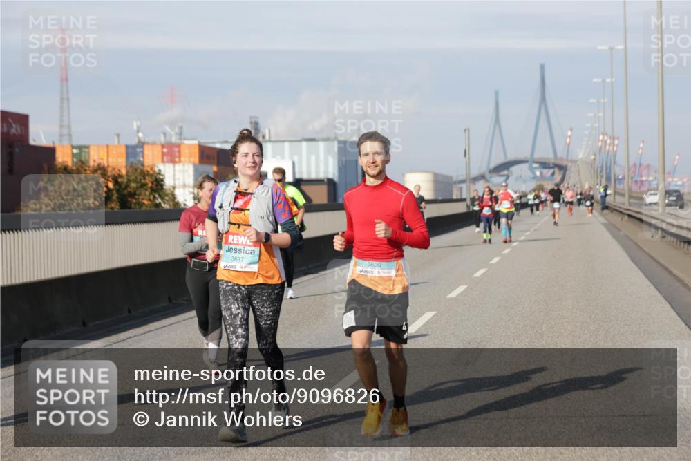 03.10.2025 - Köhlbrandbrückenlauf Jannik Wohlers http://msf.ph/oto/9096826 03.10.2025 10:17:24 Position 3 3637, 3639 meine-sportfotos.de