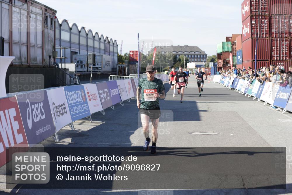 03.10.2025 - Köhlbrandbrückenlauf Jannik Wohlers http://msf.ph/oto/9096827 03.10.2025 12:55:41 Ziel 4001, 4104, 4233, 4594, 6100, 6762 meine-sportfotos.de