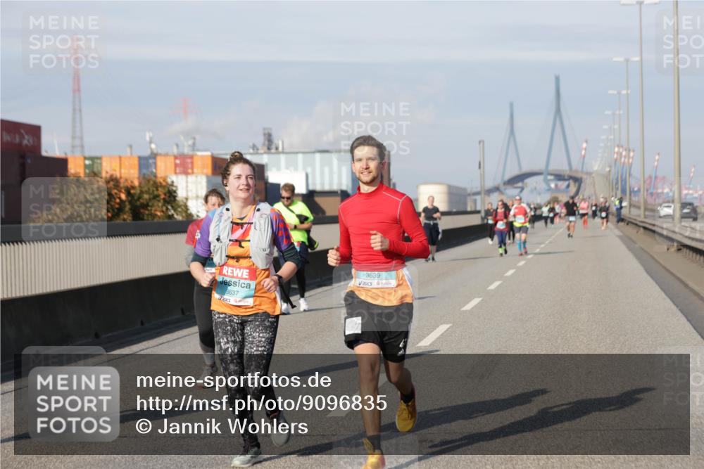 03.10.2025 - Köhlbrandbrückenlauf Jannik Wohlers http://msf.ph/oto/9096835 03.10.2025 10:17:24 Position 3 3637, 3639 meine-sportfotos.de