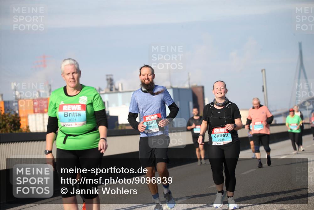 03.10.2025 - Köhlbrandbrückenlauf Jannik Wohlers http://msf.ph/oto/9096839 03.10.2025 10:15:14 Position 3 3621, 1958, 2238 meine-sportfotos.de