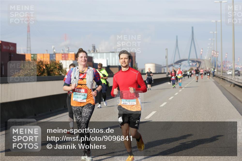 03.10.2025 - Köhlbrandbrückenlauf Jannik Wohlers http://msf.ph/oto/9096841 03.10.2025 10:17:24 Position 3 3637, 3639 meine-sportfotos.de