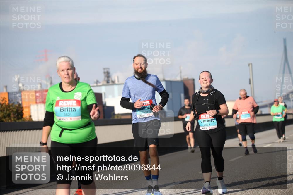 03.10.2025 - Köhlbrandbrückenlauf Jannik Wohlers http://msf.ph/oto/9096844 03.10.2025 10:15:14 Position 3 3621, 1958, 2238 meine-sportfotos.de