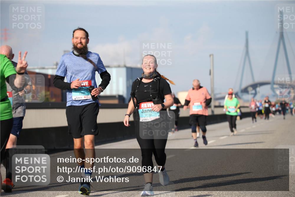 03.10.2025 - Köhlbrandbrückenlauf Jannik Wohlers http://msf.ph/oto/9096847 03.10.2025 10:15:15 Position 3 1958, 2238 meine-sportfotos.de