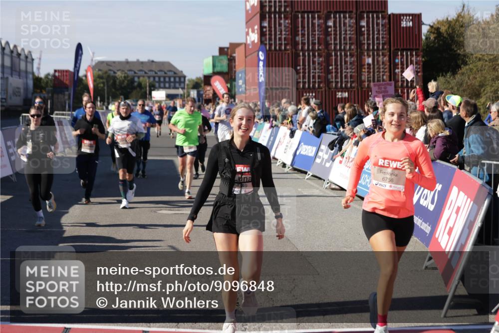 03.10.2025 - Köhlbrandbrückenlauf Jannik Wohlers http://msf.ph/oto/9096848 03.10.2025 13:21:09 Ziel 4393, 4601, 4680, 4749, 4846, 5265, 5363, 5450, 5618, 5746, 5878, 5882, 5883, 6262, 6282, 6296, 6602, 6645, 6646, 6648, 6650, 6756 meine-sportfotos.de