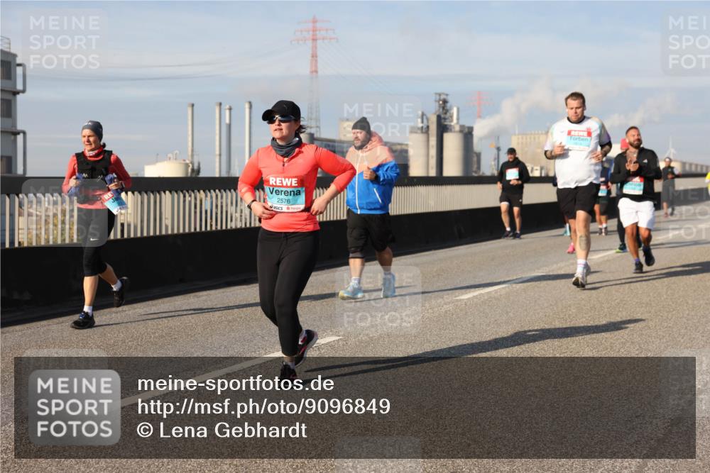 03.10.2025 - Köhlbrandbrückenlauf Lena Gebhardt http://msf.ph/oto/9096849 03.10.2025 10:10:06 Position 2 2576 meine-sportfotos.de