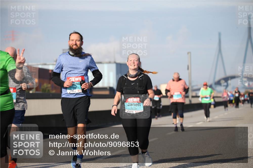 03.10.2025 - Köhlbrandbrückenlauf Jannik Wohlers http://msf.ph/oto/9096853 03.10.2025 10:15:15 Position 3 1958, 2238 meine-sportfotos.de