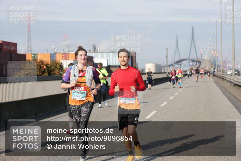 03.10.2025 - Köhlbrandbrückenlauf Jannik Wohlers http://msf.ph/oto/9096854 03.10.2025 10:17:25 Position 3 3637, 3639 meine-sportfotos.de