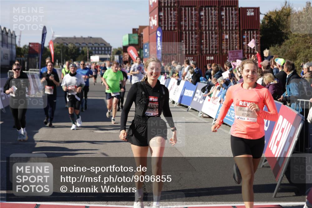 03.10.2025 - Köhlbrandbrückenlauf Jannik Wohlers http://msf.ph/oto/9096855 03.10.2025 13:21:09 Ziel 4393, 4601, 4680, 4749, 4846, 5265, 5363, 5450, 5618, 5746, 5878, 5882, 5883, 6262, 6282, 6296, 6602, 6645, 6646, 6648, 6650, 6756 meine-sportfotos.de