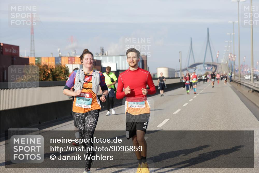 03.10.2025 - Köhlbrandbrückenlauf Jannik Wohlers http://msf.ph/oto/9096859 03.10.2025 10:17:25 Position 3 3637, 3639 meine-sportfotos.de