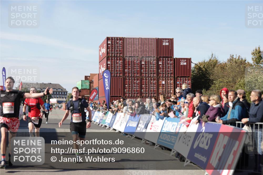 03.10.2025 - Köhlbrandbrückenlauf Jannik Wohlers http://msf.ph/oto/9096860 03.10.2025 12:55:44 Ziel 4001, 4104, 4594, 6100, 6480, 6762 meine-sportfotos.de