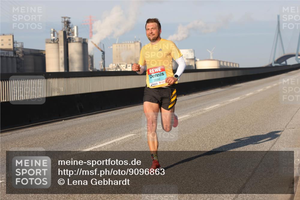 03.10.2025 - Köhlbrandbrückenlauf Lena Gebhardt http://msf.ph/oto/9096863 03.10.2025 09:33:17 Position 2 3590 meine-sportfotos.de