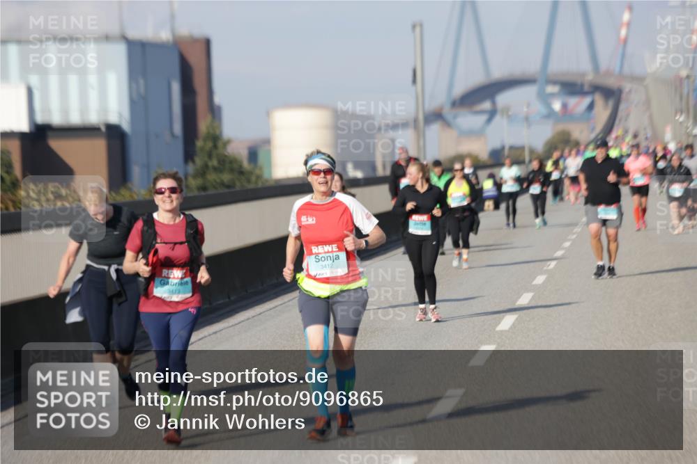 03.10.2025 - Köhlbrandbrückenlauf Jannik Wohlers http://msf.ph/oto/9096865 03.10.2025 10:17:36 Position 3 3413, 3412 meine-sportfotos.de