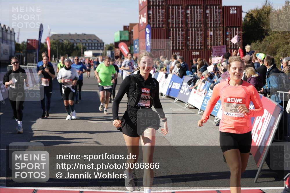 03.10.2025 - Köhlbrandbrückenlauf Jannik Wohlers http://msf.ph/oto/9096866 03.10.2025 13:21:09 Ziel 4393, 4601, 4680, 4749, 4846, 5265, 5363, 5450, 5618, 5746, 5878, 5882, 5883, 6262, 6282, 6296, 6602, 6645, 6646, 6648, 6650, 6756 meine-sportfotos.de