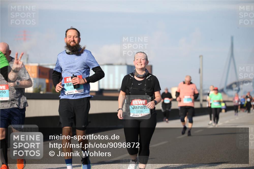 03.10.2025 - Köhlbrandbrückenlauf Jannik Wohlers http://msf.ph/oto/9096872 03.10.2025 10:15:16 Position 3 13, 19, 2238 meine-sportfotos.de