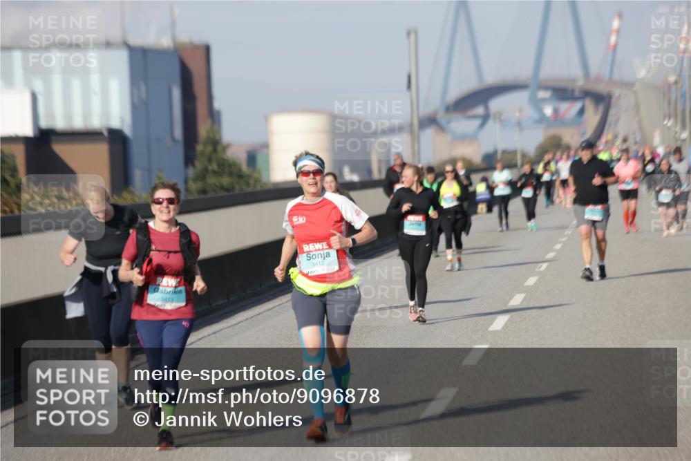 03.10.2025 - Köhlbrandbrückenlauf Jannik Wohlers http://msf.ph/oto/9096878 03.10.2025 10:17:36 Position 3 3413, 3412 meine-sportfotos.de