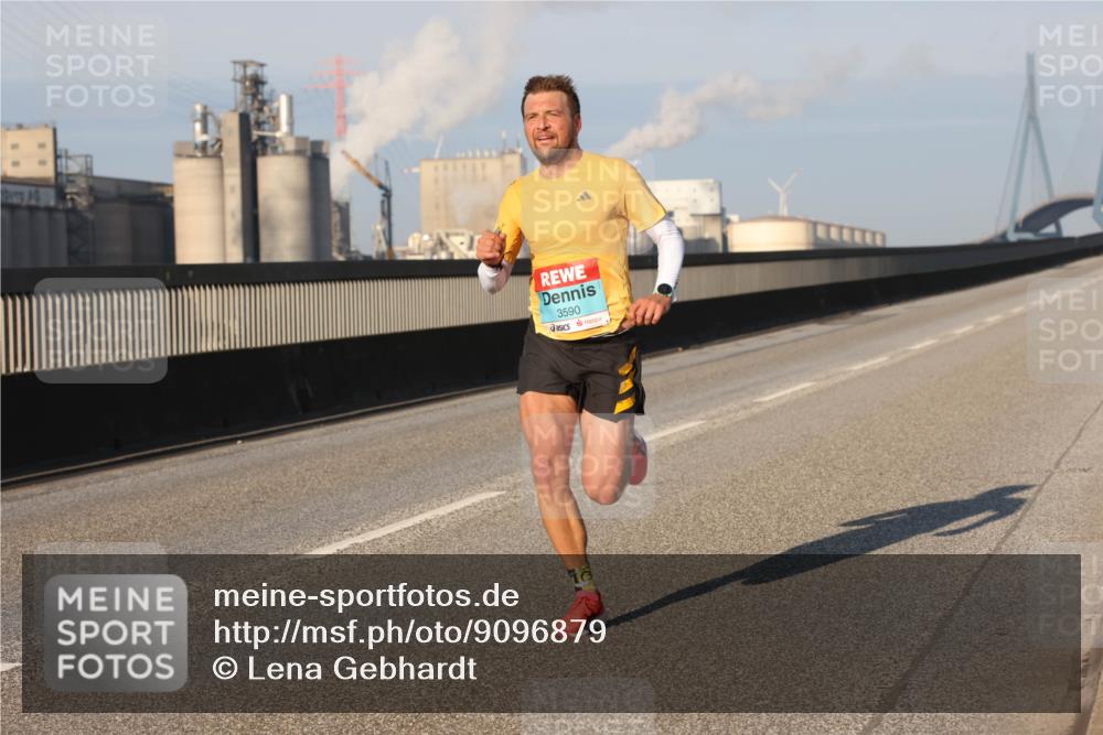 03.10.2025 - Köhlbrandbrückenlauf Lena Gebhardt http://msf.ph/oto/9096879 03.10.2025 09:33:17 Position 2 3590 meine-sportfotos.de