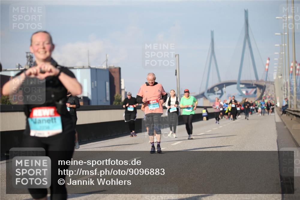 03.10.2025 - Köhlbrandbrückenlauf Jannik Wohlers http://msf.ph/oto/9096883 03.10.2025 10:15:17 Position 3  meine-sportfotos.de