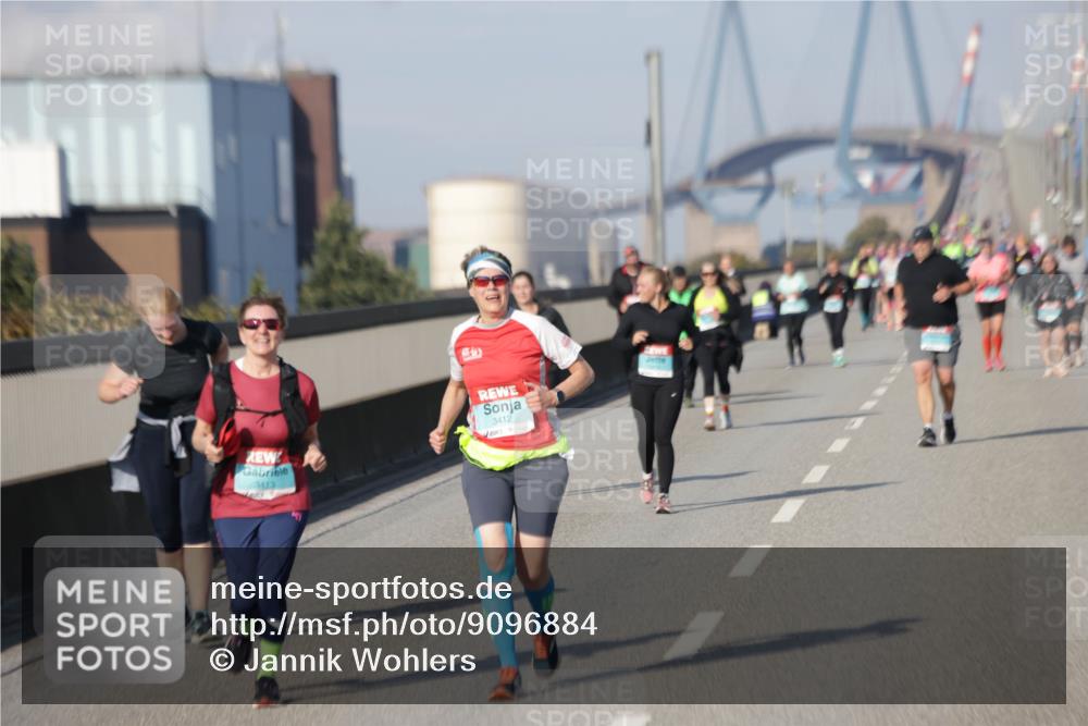 03.10.2025 - Köhlbrandbrückenlauf Jannik Wohlers http://msf.ph/oto/9096884 03.10.2025 10:17:36 Position 3 3413, 3412 meine-sportfotos.de