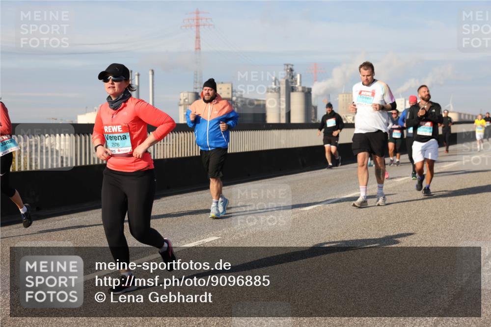 03.10.2025 - Köhlbrandbrückenlauf Lena Gebhardt http://msf.ph/oto/9096885 03.10.2025 10:10:07 Position 2 2576 meine-sportfotos.de