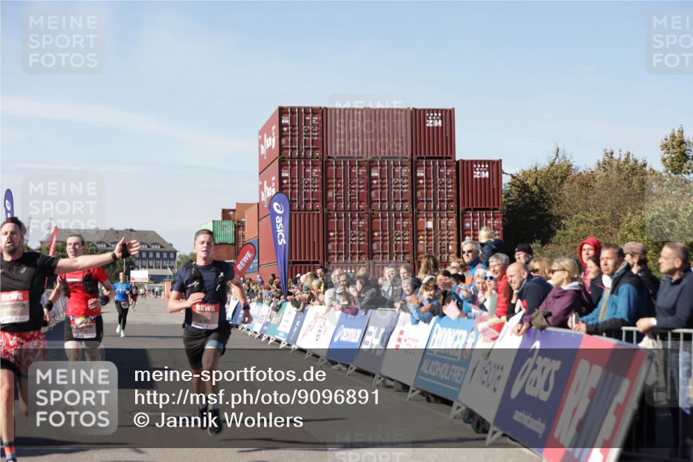 03.10.2025 - Köhlbrandbrückenlauf Jannik Wohlers http://msf.ph/oto/9096891 03.10.2025 12:55:45 Ziel 4001, 4594, 6100, 6480, 6762 meine-sportfotos.de