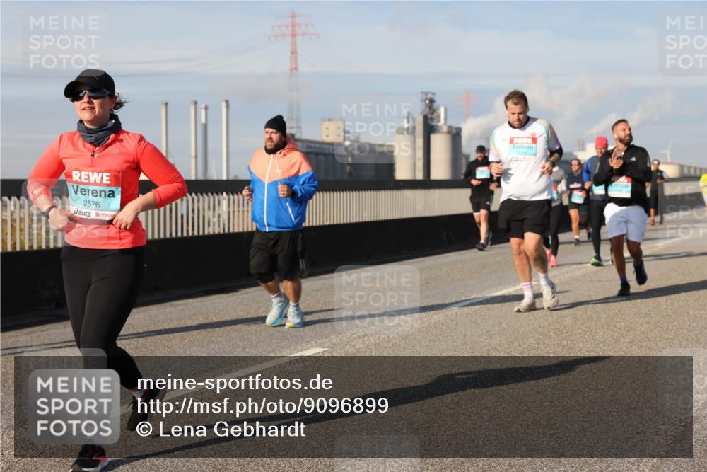 03.10.2025 - Köhlbrandbrückenlauf Lena Gebhardt http://msf.ph/oto/9096899 03.10.2025 10:10:07 Position 2 2576 meine-sportfotos.de