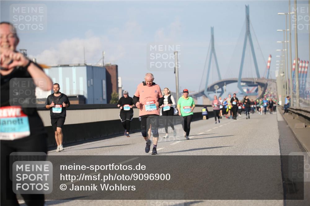 03.10.2025 - Köhlbrandbrückenlauf Jannik Wohlers http://msf.ph/oto/9096900 03.10.2025 10:15:17 Position 3  meine-sportfotos.de