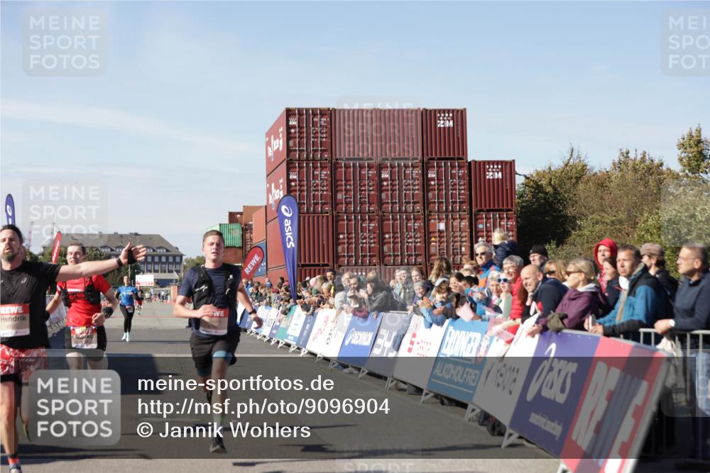 03.10.2025 - Köhlbrandbrückenlauf Jannik Wohlers http://msf.ph/oto/9096904 03.10.2025 12:55:45 Ziel 4001, 4594, 6100, 6480, 6762 meine-sportfotos.de