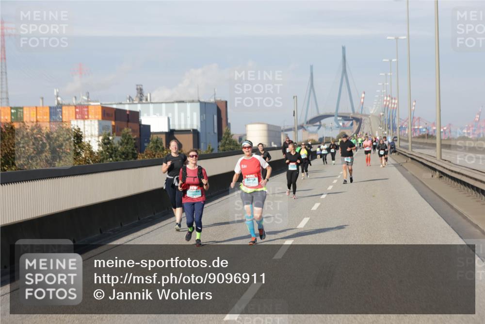 03.10.2025 - Köhlbrandbrückenlauf Jannik Wohlers http://msf.ph/oto/9096911 03.10.2025 10:17:37 Position 3 500 meine-sportfotos.de