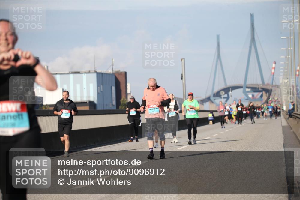03.10.2025 - Köhlbrandbrückenlauf Jannik Wohlers http://msf.ph/oto/9096912 03.10.2025 10:15:17 Position 3 3097 meine-sportfotos.de