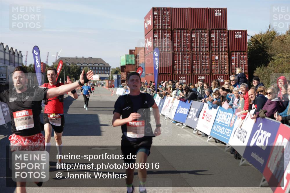 03.10.2025 - Köhlbrandbrückenlauf Jannik Wohlers http://msf.ph/oto/9096916 03.10.2025 12:55:45 Ziel 4001, 4594, 6100, 6480, 6762 meine-sportfotos.de