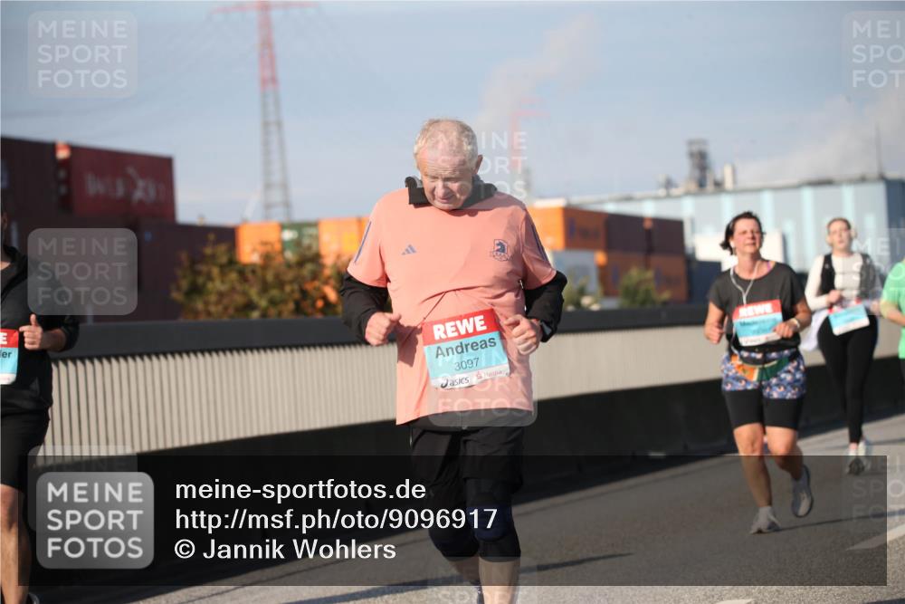 03.10.2025 - Köhlbrandbrückenlauf Jannik Wohlers http://msf.ph/oto/9096917 03.10.2025 10:15:25 Position 3 3097 meine-sportfotos.de