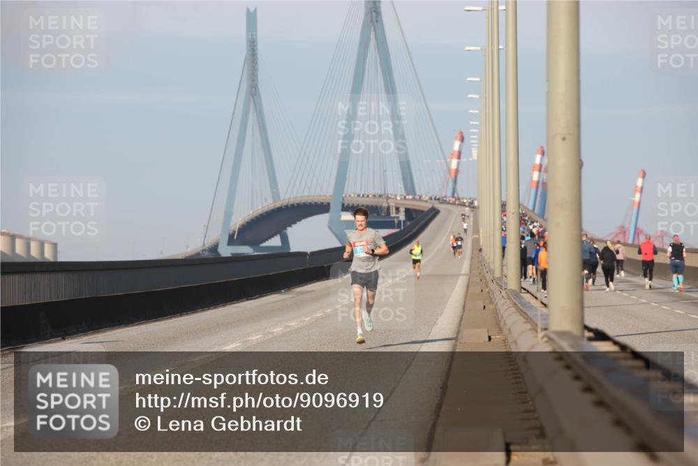 03.10.2025 - Köhlbrandbrückenlauf Lena Gebhardt http://msf.ph/oto/9096919 03.10.2025 09:33:31 Position 2  meine-sportfotos.de