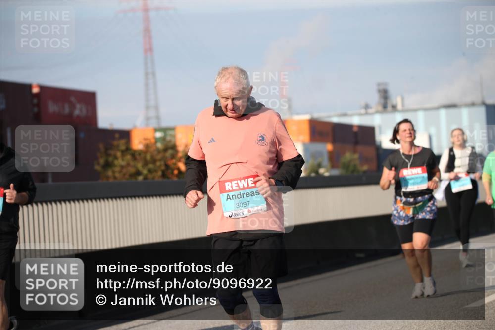 03.10.2025 - Köhlbrandbrückenlauf Jannik Wohlers http://msf.ph/oto/9096922 03.10.2025 10:15:25 Position 3 3097 meine-sportfotos.de