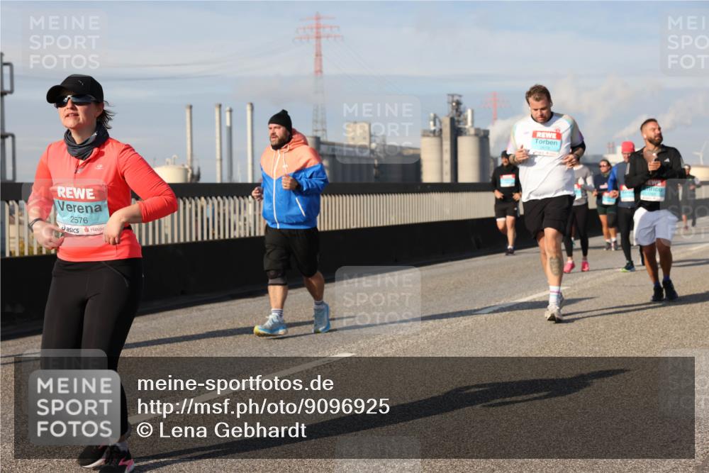 03.10.2025 - Köhlbrandbrückenlauf Lena Gebhardt http://msf.ph/oto/9096925 03.10.2025 10:10:07 Position 2 2576, 2619 meine-sportfotos.de