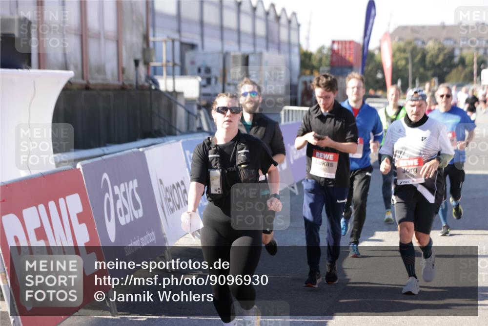 03.10.2025 - Köhlbrandbrückenlauf Jannik Wohlers http://msf.ph/oto/9096930 03.10.2025 13:21:10 Ziel 4363, 4393, 4601, 4680, 4749, 4846, 5265, 5363, 5450, 5618, 5746, 5873, 5878, 5882, 5883, 6262, 6282, 6296, 6602, 6645, 6646, 6648, 6650, 6756 meine-sportfotos.de