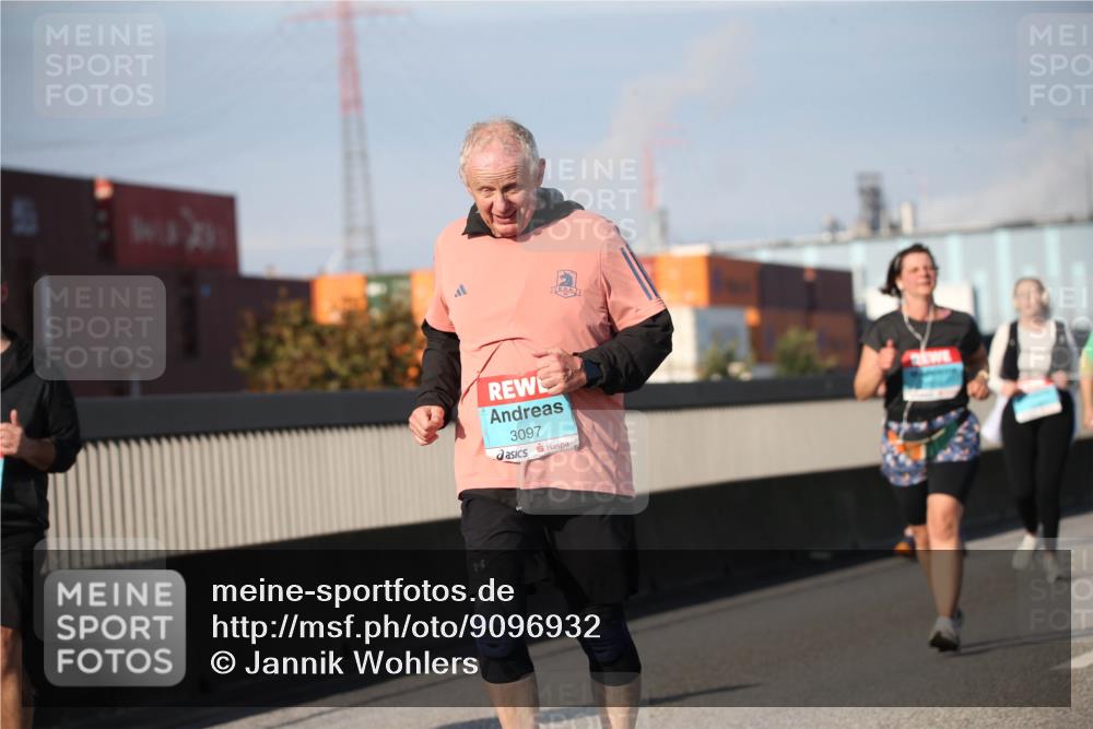 03.10.2025 - Köhlbrandbrückenlauf Jannik Wohlers http://msf.ph/oto/9096932 03.10.2025 10:15:25 Position 3 3097 meine-sportfotos.de