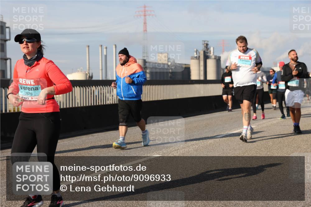 03.10.2025 - Köhlbrandbrückenlauf Lena Gebhardt http://msf.ph/oto/9096933 03.10.2025 10:10:07 Position 2 2576 meine-sportfotos.de
