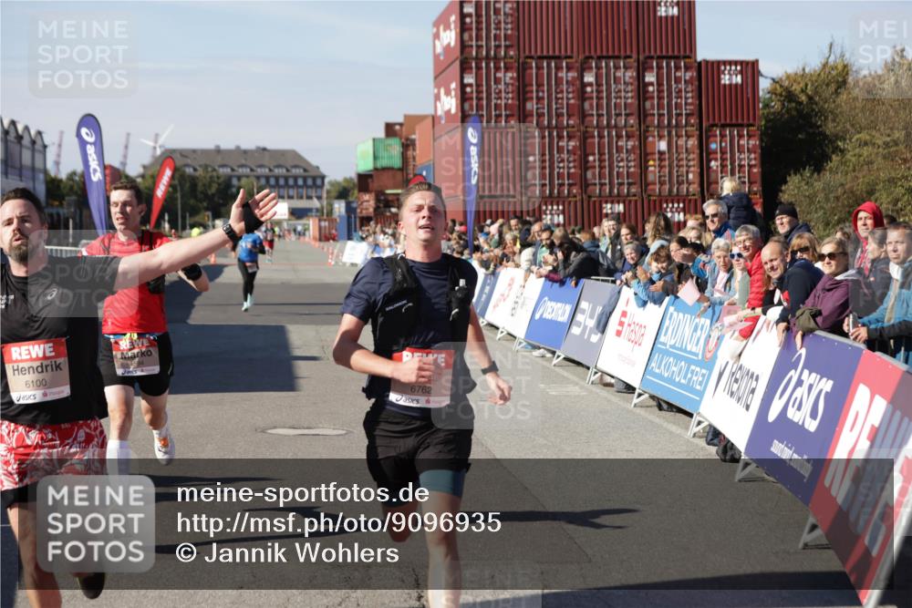 03.10.2025 - Köhlbrandbrückenlauf Jannik Wohlers http://msf.ph/oto/9096935 03.10.2025 12:55:45 Ziel 4001, 4594, 6100, 6480, 6762 meine-sportfotos.de