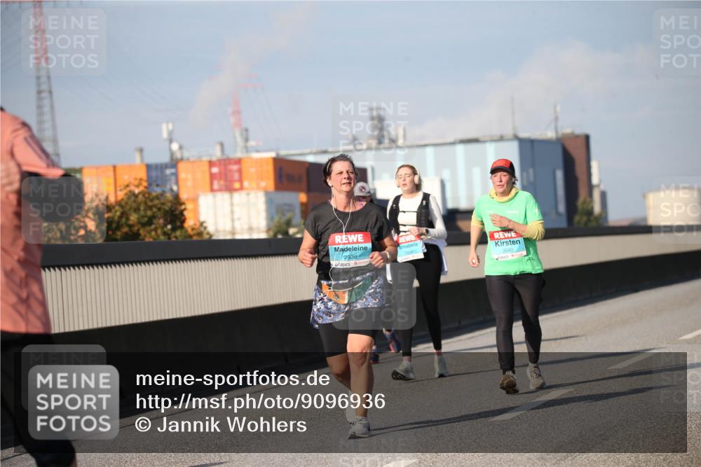 03.10.2025 - Köhlbrandbrückenlauf Jannik Wohlers http://msf.ph/oto/9096936 03.10.2025 10:15:26 Position 3 2936, 3040 meine-sportfotos.de
