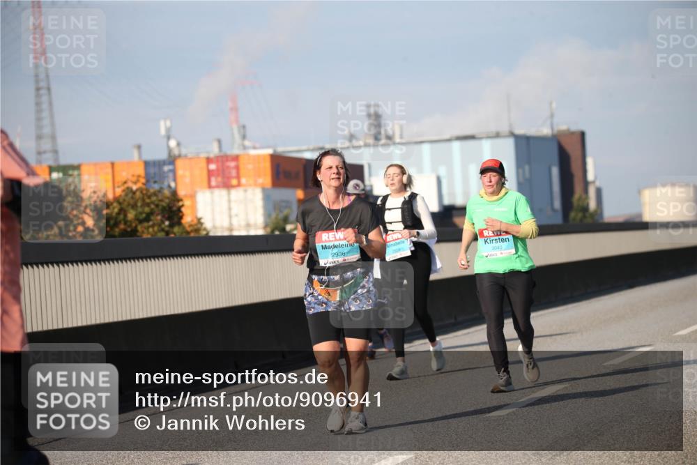 03.10.2025 - Köhlbrandbrückenlauf Jannik Wohlers http://msf.ph/oto/9096941 03.10.2025 10:15:26 Position 3 2936, 2859, 3040 meine-sportfotos.de