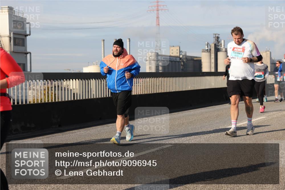 03.10.2025 - Köhlbrandbrückenlauf Lena Gebhardt http://msf.ph/oto/9096945 03.10.2025 10:10:07 Position 2 2619 meine-sportfotos.de
