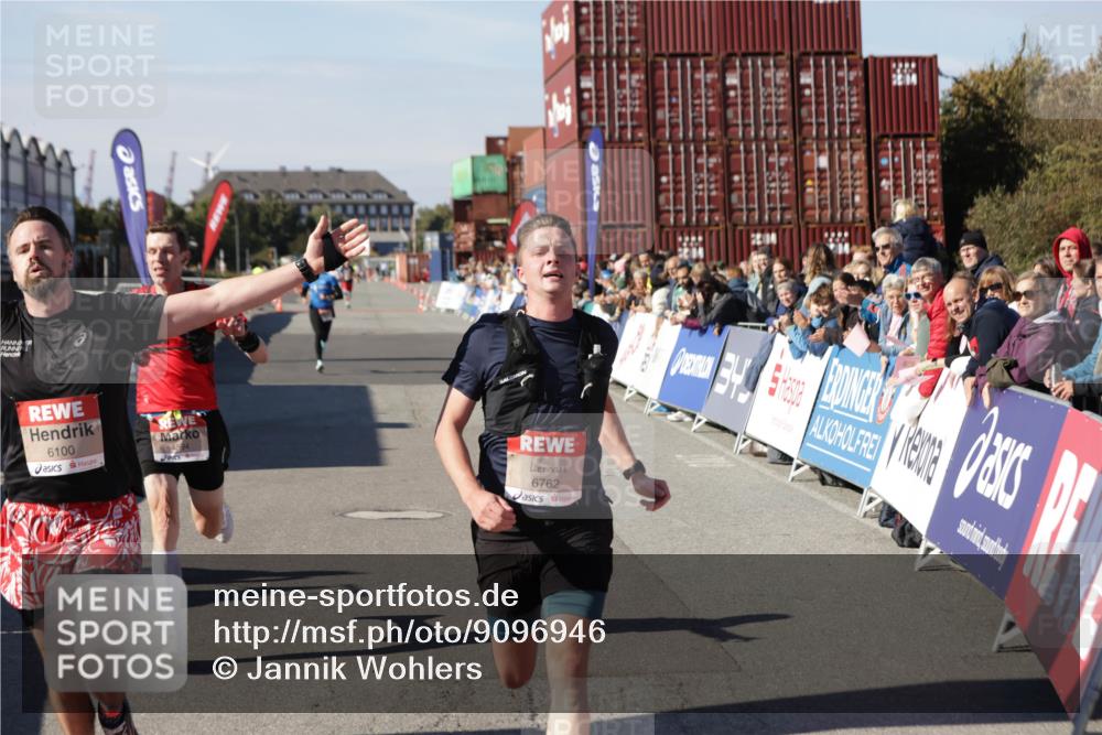 03.10.2025 - Köhlbrandbrückenlauf Jannik Wohlers http://msf.ph/oto/9096946 03.10.2025 12:55:45 Ziel 4001, 4594, 6100, 6480, 6762 meine-sportfotos.de