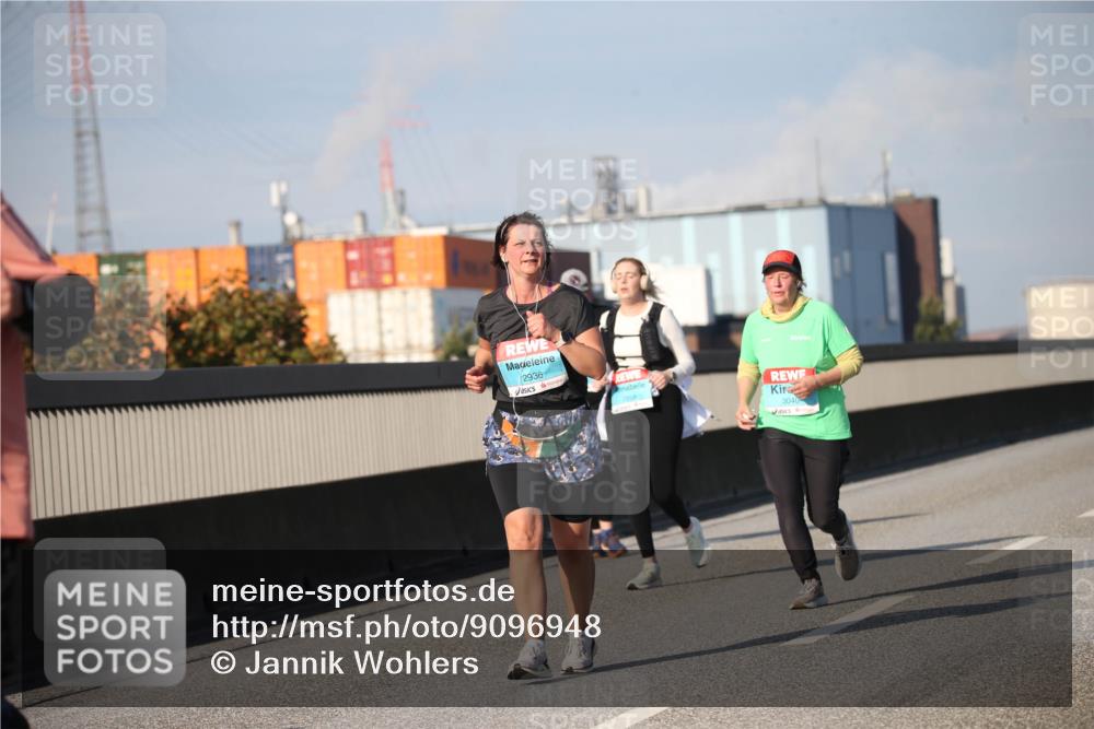 03.10.2025 - Köhlbrandbrückenlauf Jannik Wohlers http://msf.ph/oto/9096948 03.10.2025 10:15:26 Position 3 2936, 2859, 3040 meine-sportfotos.de
