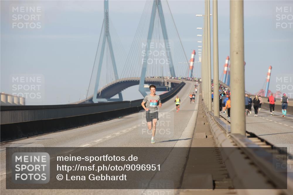 03.10.2025 - Köhlbrandbrückenlauf Lena Gebhardt http://msf.ph/oto/9096951 03.10.2025 09:33:32 Position 2  meine-sportfotos.de