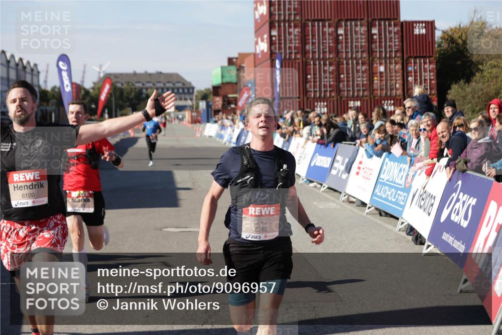 03.10.2025 - Köhlbrandbrückenlauf Jannik Wohlers http://msf.ph/oto/9096957 03.10.2025 12:55:45 Ziel 4001, 4594, 6100, 6480, 6762 meine-sportfotos.de