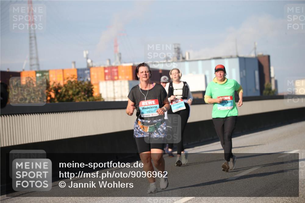 03.10.2025 - Köhlbrandbrückenlauf Jannik Wohlers http://msf.ph/oto/9096962 03.10.2025 10:15:27 Position 3 2936 meine-sportfotos.de